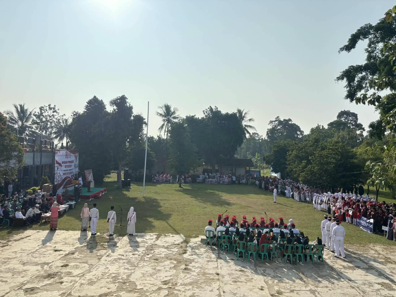 Semarak HUT Kemerdekaan RI di Pondok Pesantren Terpadu Darul Iman, Kolaborasi Desa Kadulimus dan Mahasiswa PLP kel 7 UIN SMH BANTEN Hadirkan Fashion Show Pahlawan musikal puisi yang memukau masyarakat